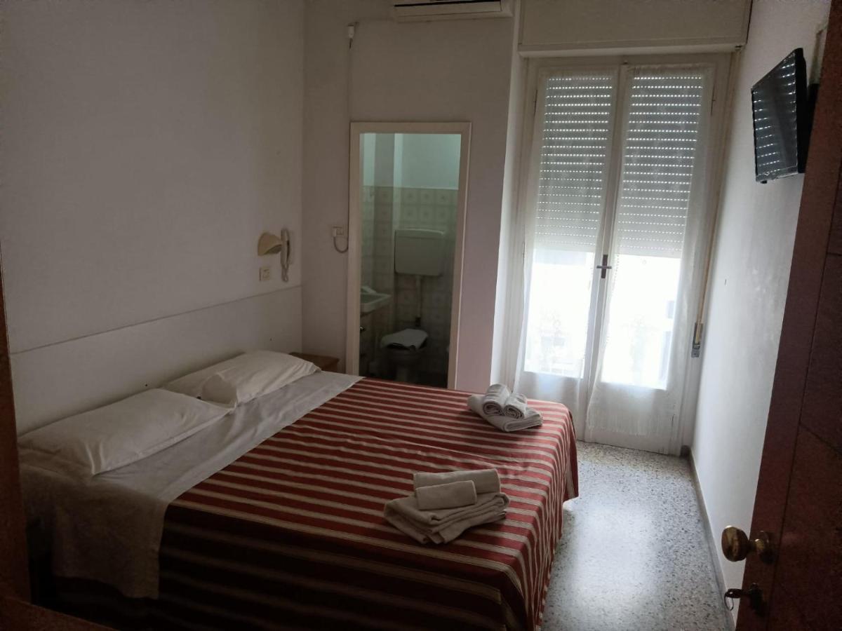 Hotel Graziella Mare Римини Екстериор снимка