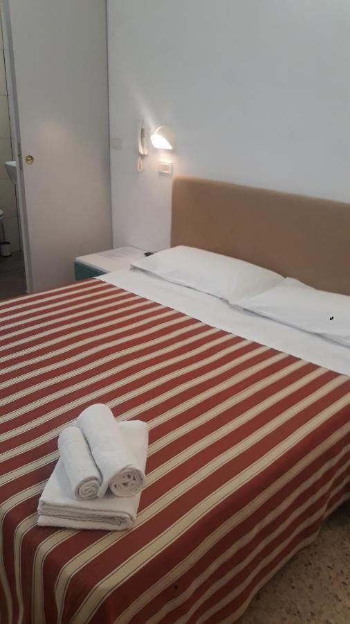Hotel Graziella Mare Римини Екстериор снимка