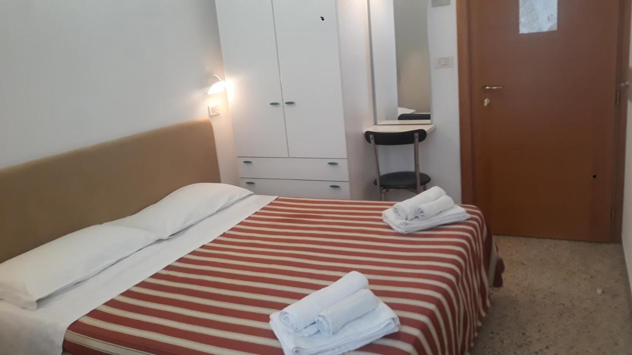 Hotel Graziella Mare Римини Екстериор снимка