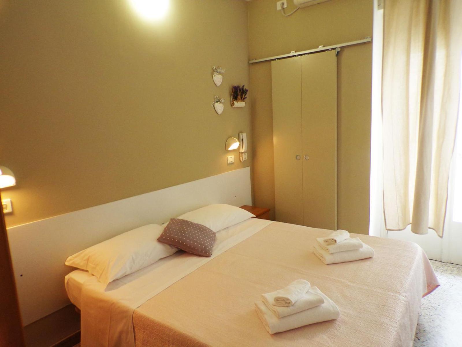 Hotel Graziella Mare Римини Екстериор снимка