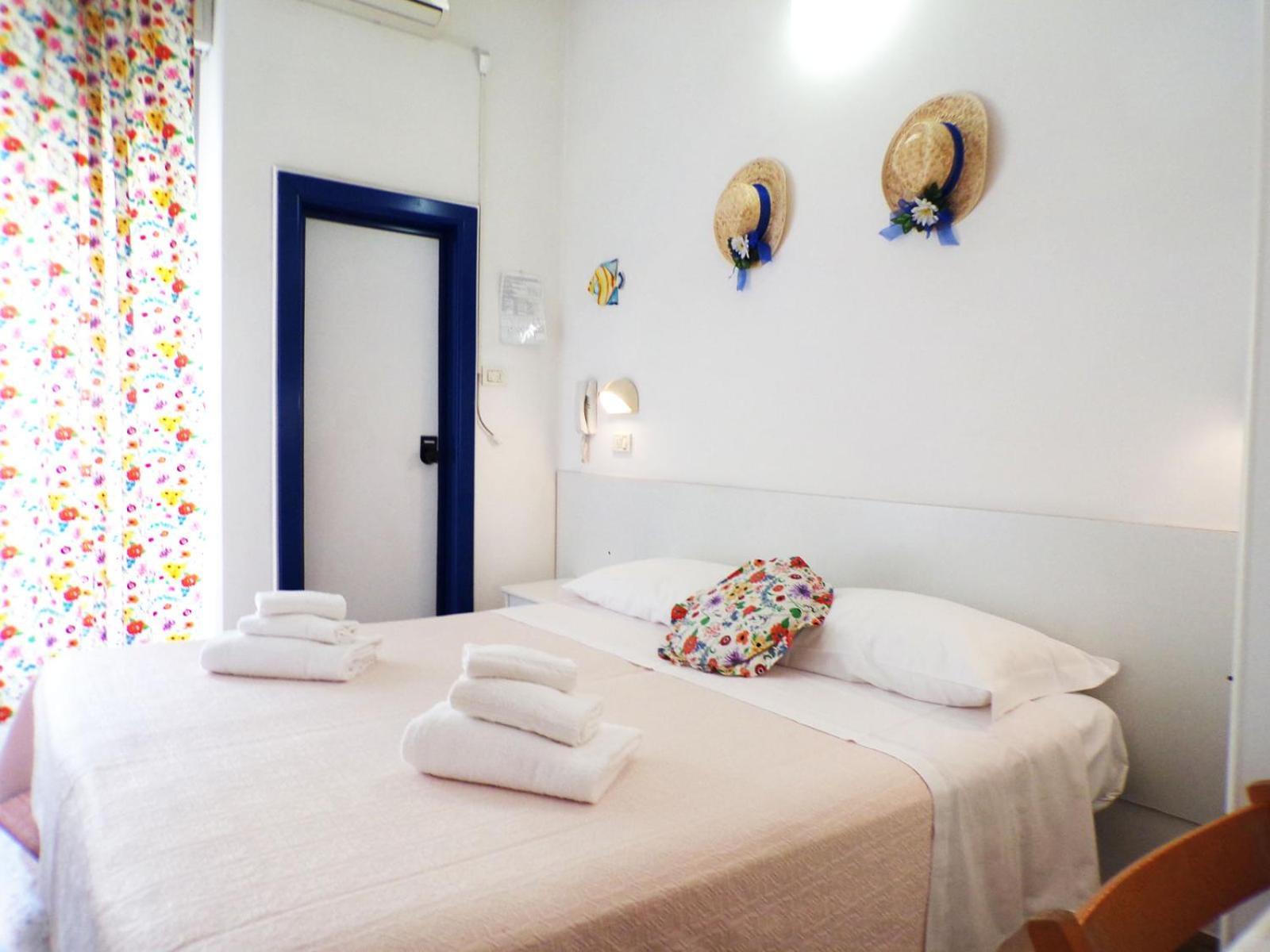 Hotel Graziella Mare Римини Екстериор снимка